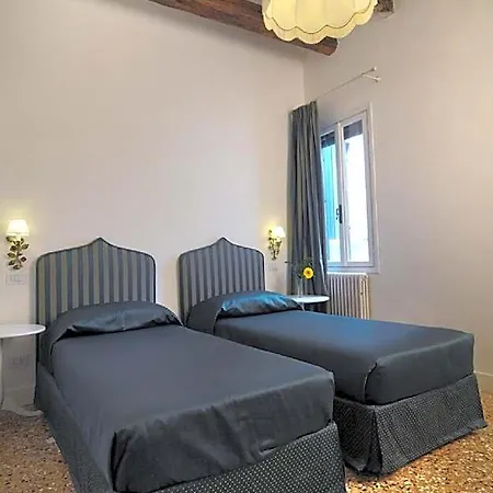 Ca' Dell'artista With Balcony And Terrace Venecia